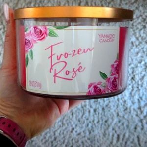 Frozen Rose Yankee candle